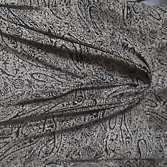 Like New Nicola Small/Medium Tan Black Design Lon Sleeves Top - Picture 3 of 9